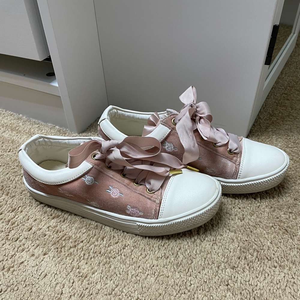 Liz Lisa sneakers